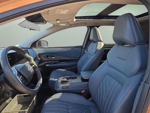 Used 2025 Nissan Ariya Platinum image 13