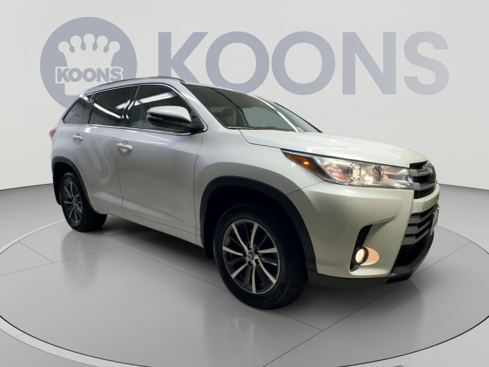 Used 2018 Toyota Highlander XLE AWD/4WD image 2
