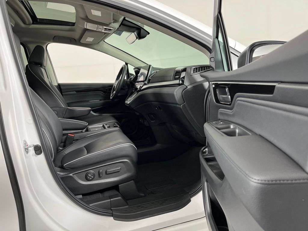 Certified 2026 Honda Odyssey Touring image 7