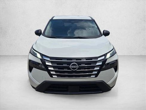 Used 2024 Nissan Rogue S FWD image 2