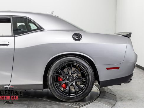 Used 2016 Dodge Challenger SRT Hellcat RWD image 40