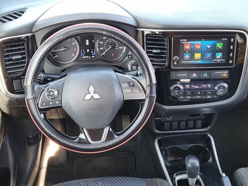 Used 2018 Mitsubishi Outlander SE image 26