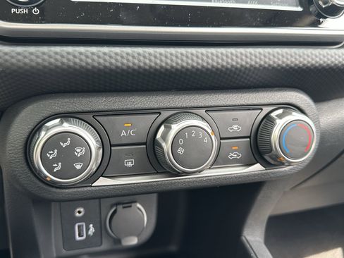 New 2025 Nissan Kicks Play S image 5