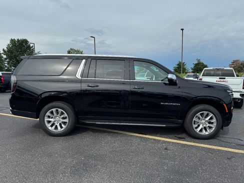 Used 2026 Chevrolet Suburban Premier w/ Sun And Tow Package AWD/4WD image 1