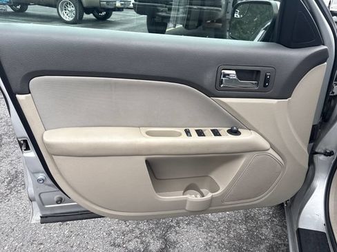 Used 2011 Ford Fusion SE w/ 201A Rapid Spec Order Code FWD image 15