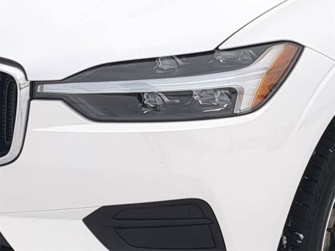Used 2021 Volvo XC60 T5 Momentum w/ Premium Package image 10