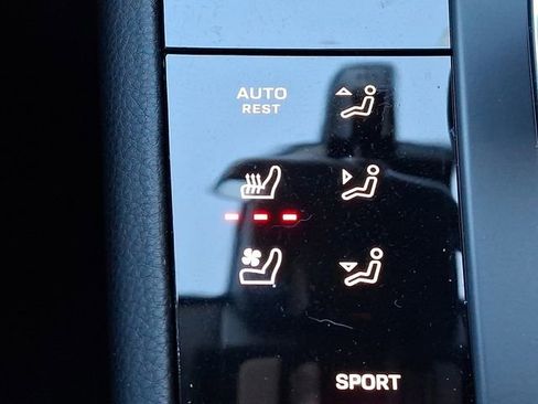 Certified 2026 Porsche Macan image 30