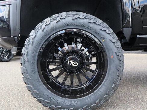 Used 2024 GMC Sierra 3500 Denali Ultimate AWD/4WD image 11