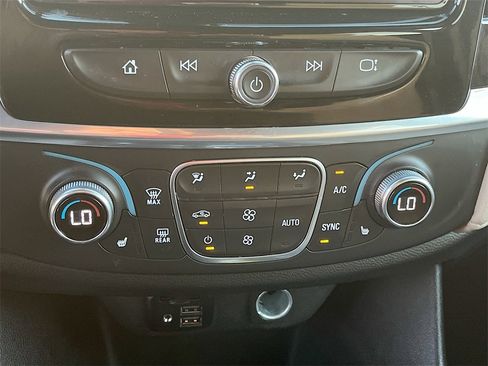 Used 2023 Chevrolet Traverse LT w/ LT Premium Package image 16