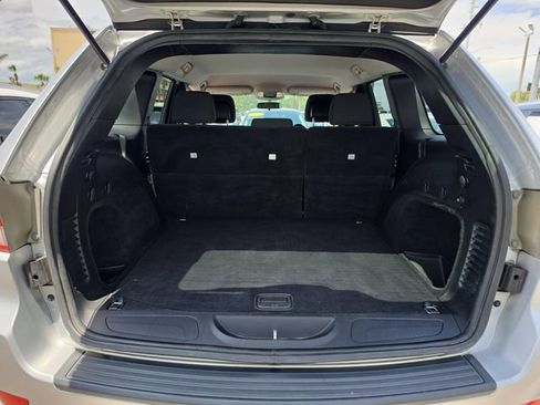 Used 2011 Jeep Grand Cherokee Laredo RWD image 6