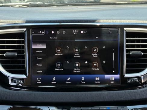Used 2023 Chrysler Pacifica Touring-L FWD image 25