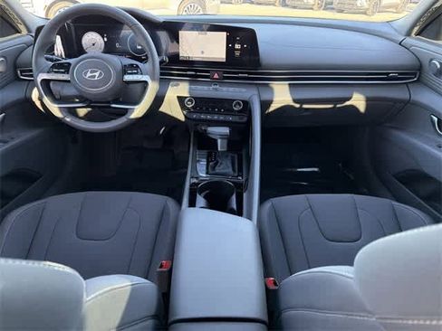 Certified 2025 Hyundai Elantra SEL image 12