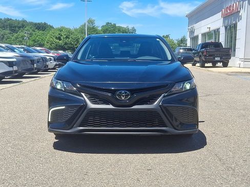 Used 2024 Toyota Camry SE FWD image 3