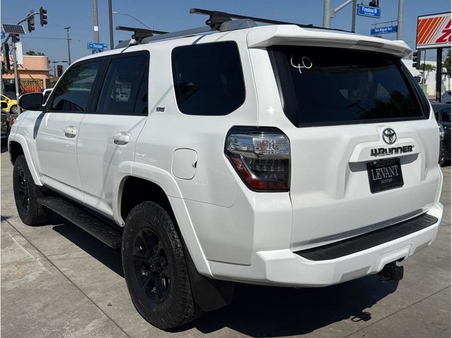 Used 2017 Toyota 4Runner SR5 Premium AWD/4WD image 5