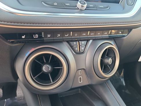 Used 2024 Chevrolet Blazer Premier FWD image 32