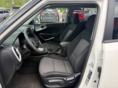 Used 2024 Kia Soul LX w/ Option Group 015 FWD image 5