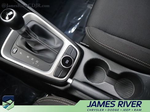 Used 2025 Hyundai Venue SEL FWD image 39