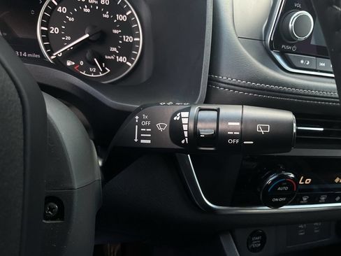 Used 2025 Nissan Rogue SV FWD image 38