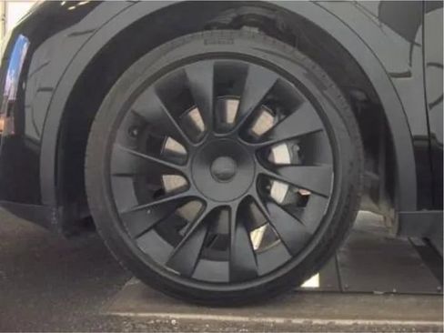 Used 2023 Tesla Model Y Long Range AWD/4WD image 7