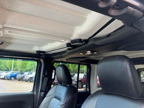 Certified 2019 Jeep Wrangler Unlimited Sahara AWD/4WD image 24