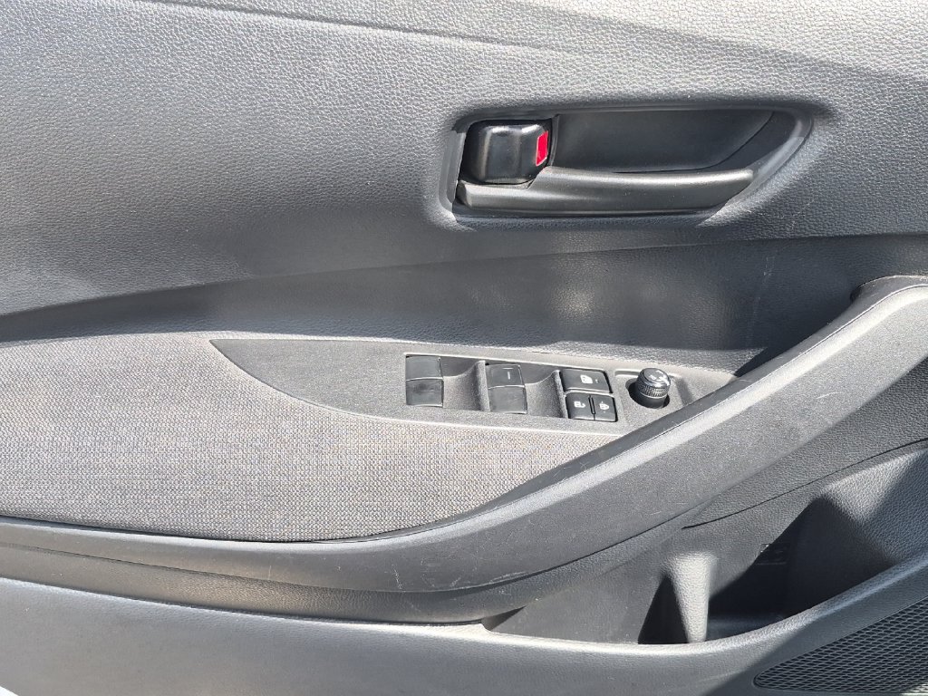 Used 2025 Toyota Corolla LE FWD image 11