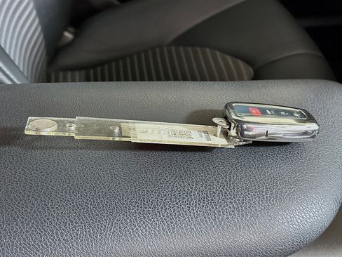 Used 2022 Toyota Camry SE w/ Convenience Package image 33