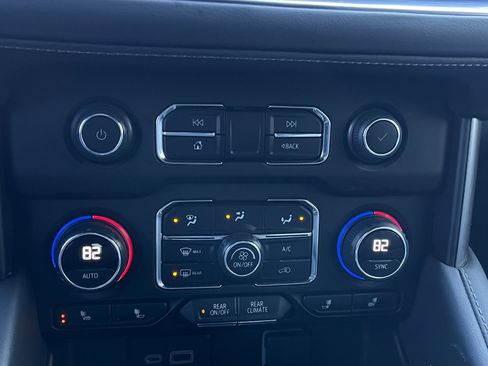 Used 2024 Chevrolet Suburban LT image 52