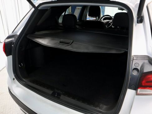 Used 2022 Chevrolet Equinox LT w/ Driver Convenience Package image 16