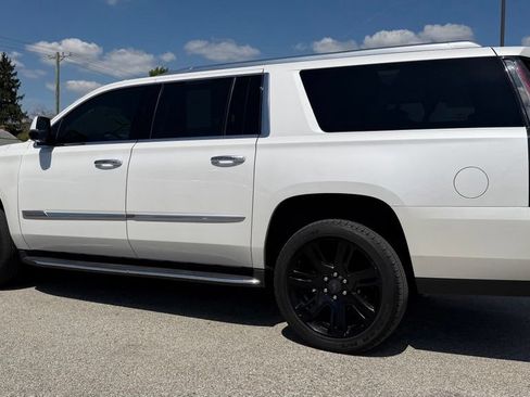 Used 2019 Cadillac Escalade ESV Premium Luxury AWD/4WD image 4
