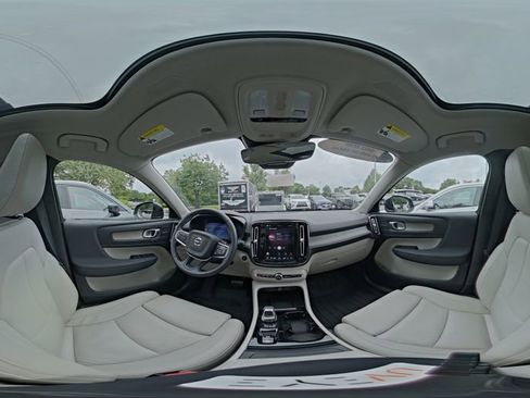 Certified 2023 Volvo XC40 B5 Ultimate w/ Protection Package Premier AWD/4WD image 9