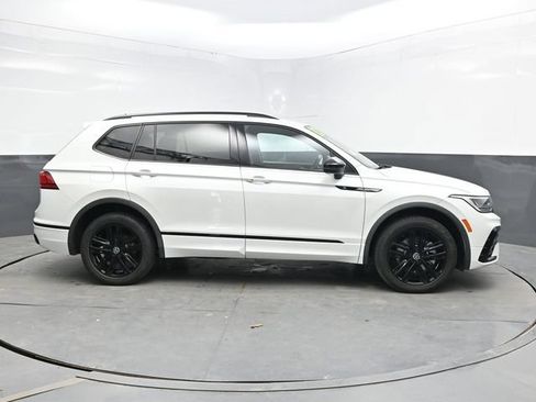 Used 2022 Volkswagen Tiguan SE R-Line AWD/4WD image 8