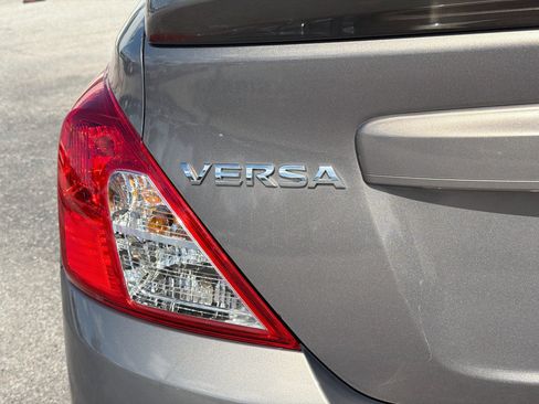 Used 2015 Nissan Versa SV FWD image 10