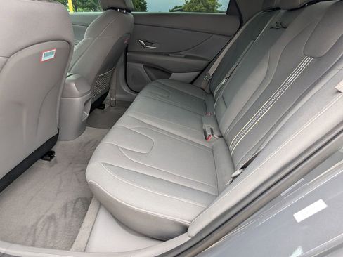 Used 2025 Hyundai Elantra SEL FWD image 19