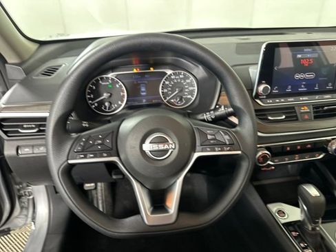 Used 2024 Nissan Altima 2.5 SV image 14