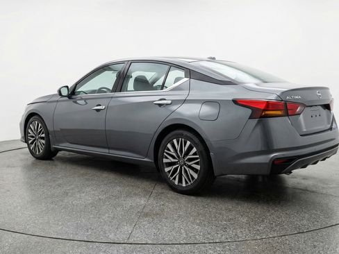 Used 2025 Nissan Altima 2.5 SV image 6