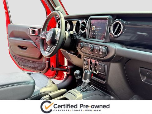 Used 2023 Jeep Wrangler Unlimited Sahara AWD/4WD image 5
