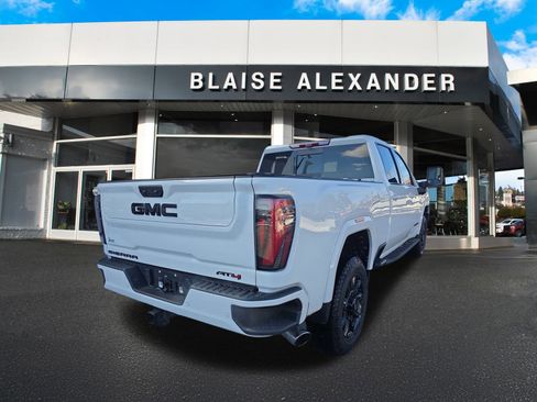 Used 2024 GMC Sierra 2500 AT4 w/ AT4 Premium Plus Package image 5