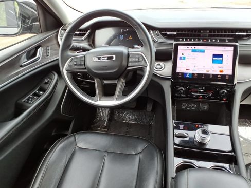 Used 2022 Jeep Grand Cherokee L Limited AWD/4WD image 16