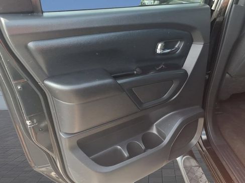 Used 2018 Nissan Titan SV w/ SV Convenience Package AWD/4WD image 13