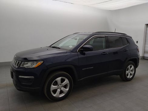Used 2018 Jeep Compass Latitude w/ Popular Equipment Group AWD/4WD image 2