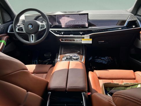 Used 2026 BMW X7 M60i image 8