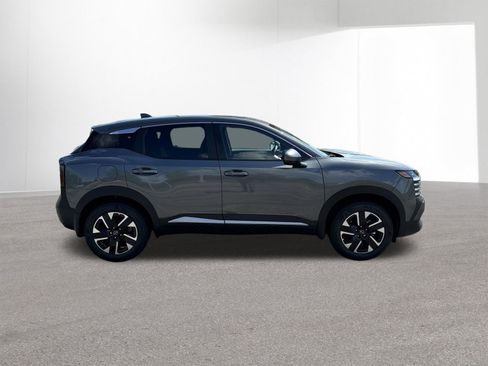 Used 2025 Nissan Kicks SV AWD/4WD image 34