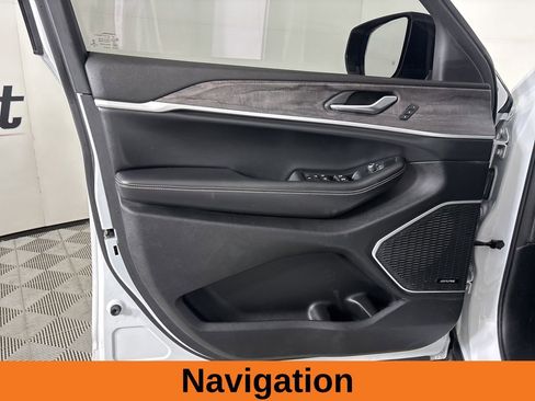 Used 2021 Jeep Grand Cherokee L Limited AWD/4WD image 10