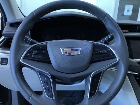 Used 2017 Cadillac XT5 Luxury w/ Driver Awareness Package AWD/4WD image 25