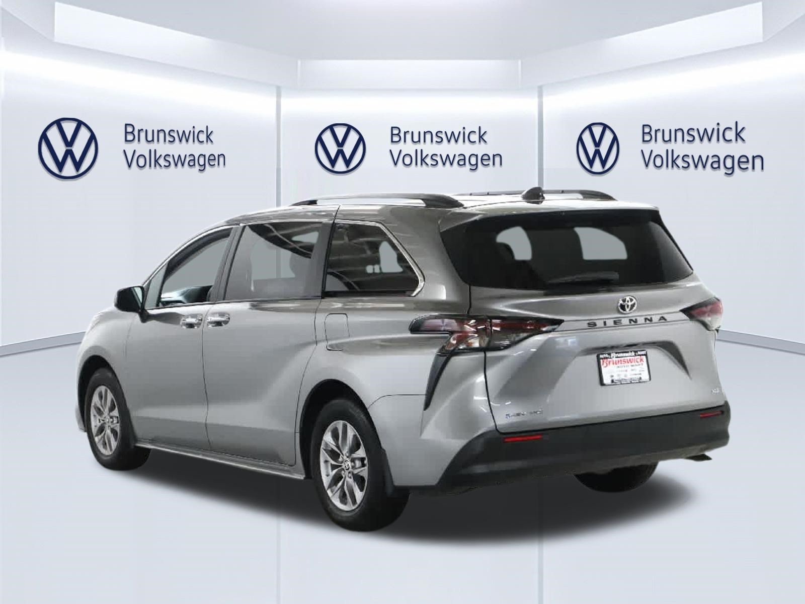 Used 2026 Toyota Sienna XLE AWD/4WD image 39