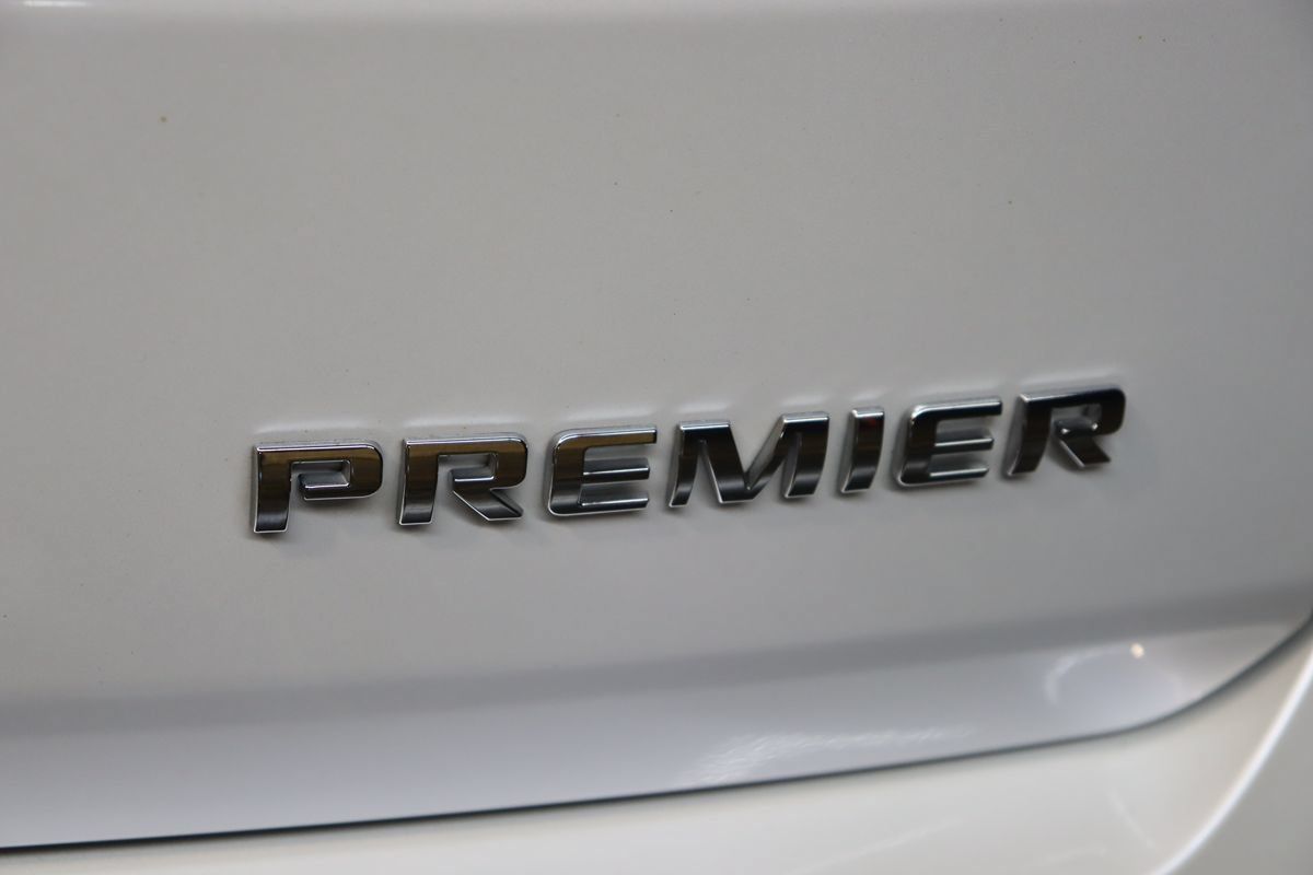 Used 2023 Chevrolet Traverse Premier FWD image 23