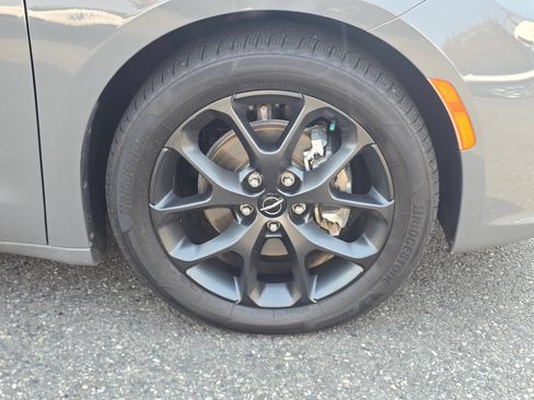 Used 2021 Chrysler Pacifica Touring w/ S Appearance Package FWD image 8