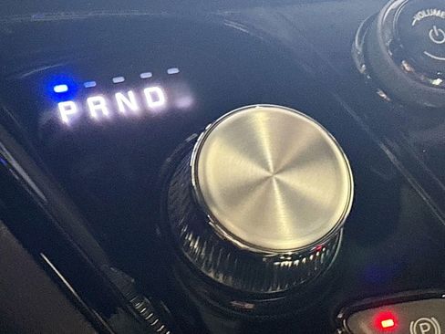 New 2026 Chrysler Pacifica Limited w/ Uconnect Theater Family Group image 18