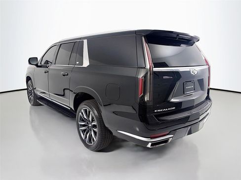 Used 2023 Cadillac Escalade ESV Premium Luxury image 3