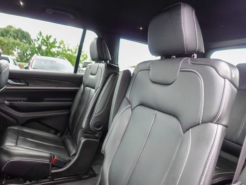 Used 2025 Jeep Grand Cherokee L Limited AWD/4WD image 24